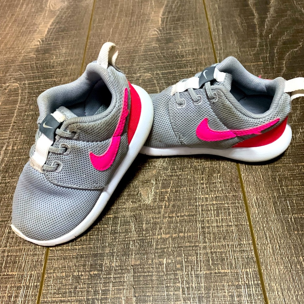 Nike size 7C toddler girl sneakers